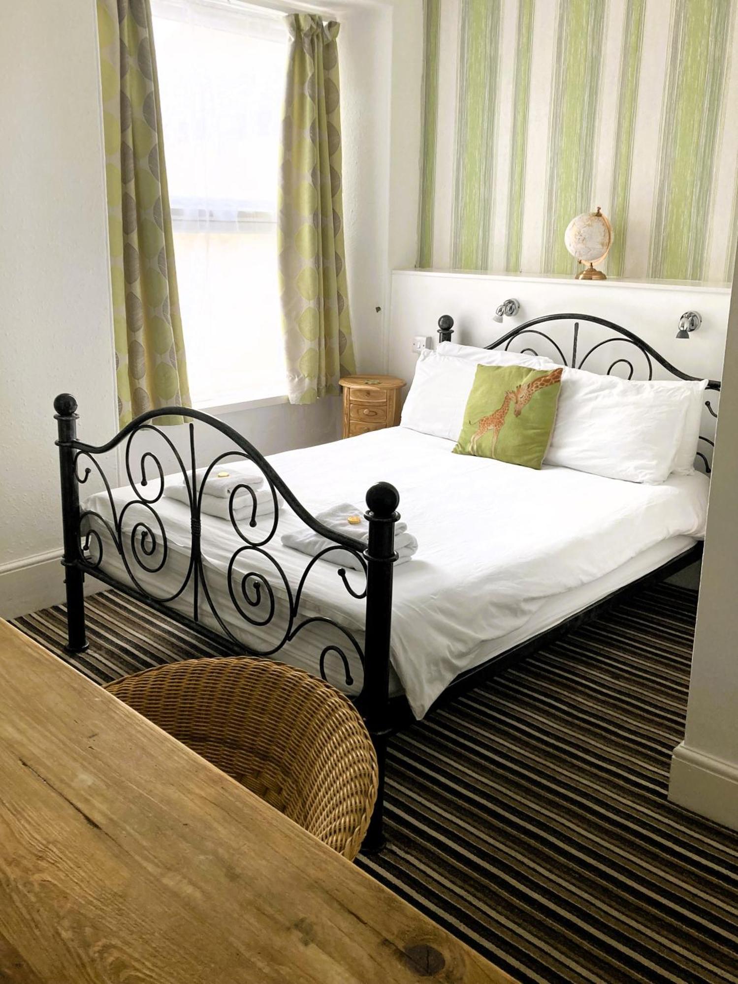 Donnington Guesthouse Труро Экстерьер фото